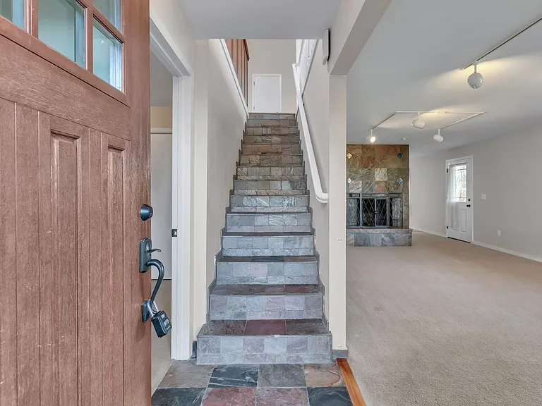 1058 California Ln SW — Photo 6