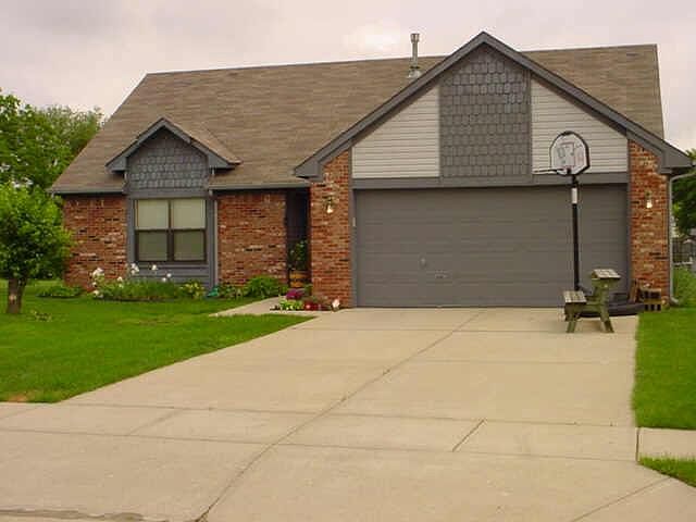 1st image of 3723 Bearwood Dr