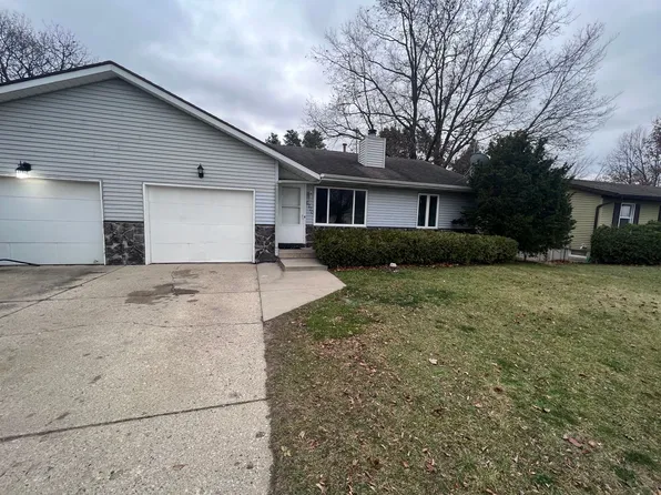 6770 Pleasantview St NE, Rockford, MI 49341