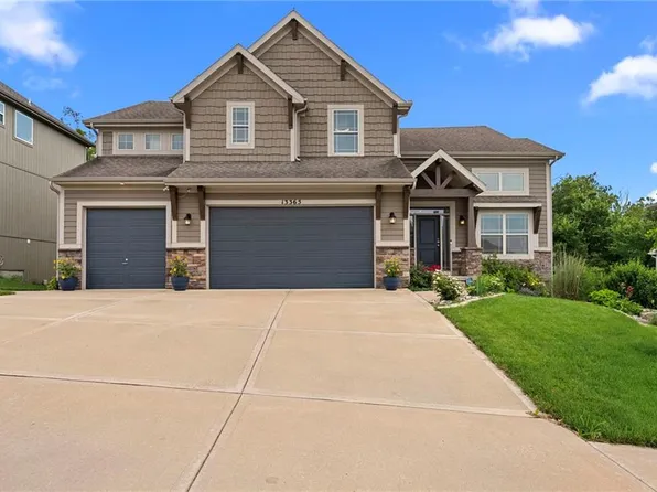 13365 NW 72nd St, Parkville, MO 64152