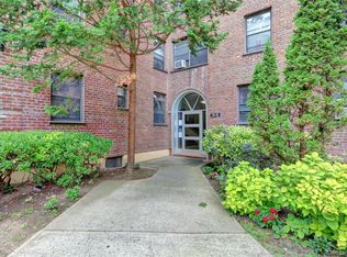 26-16 Union St #4A, Flushing, NY 11354