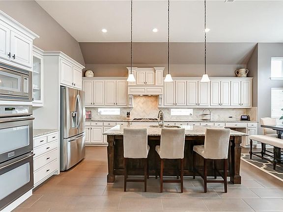 5th image of 6896 Martel Pl
