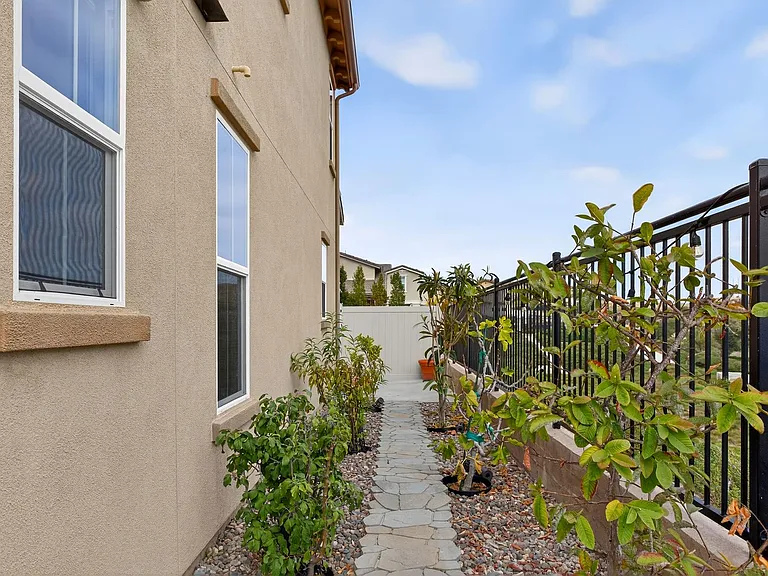 1733 Artemisia Ct — Photo 42
