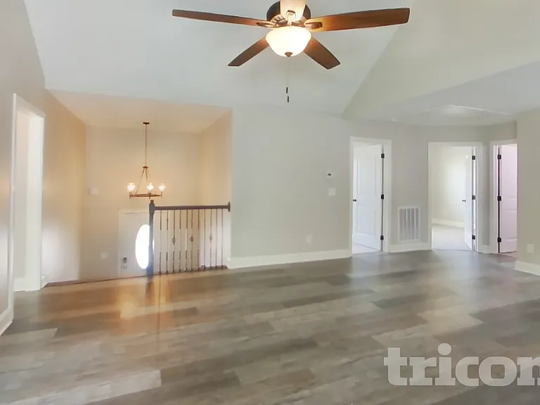 492 Woodtrace Dr — Photo 3