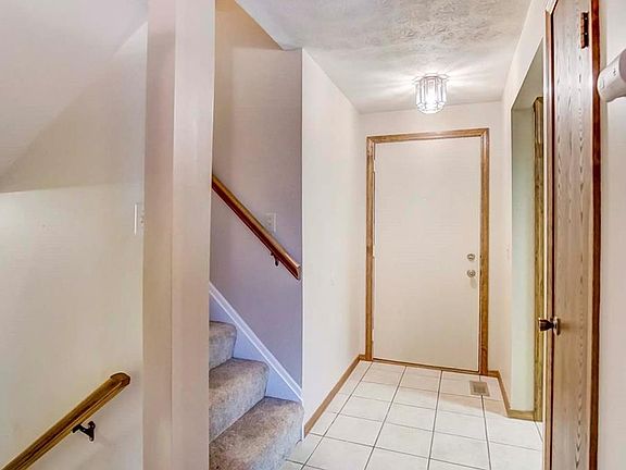 3rd image of 711 Mariclaire Ave