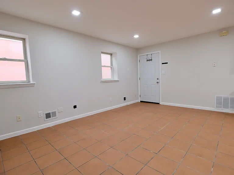 9 Thorne St #G — Photo 2
