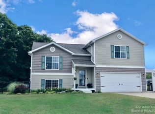 764 Cattail Ln, Pinckney, MI 48169