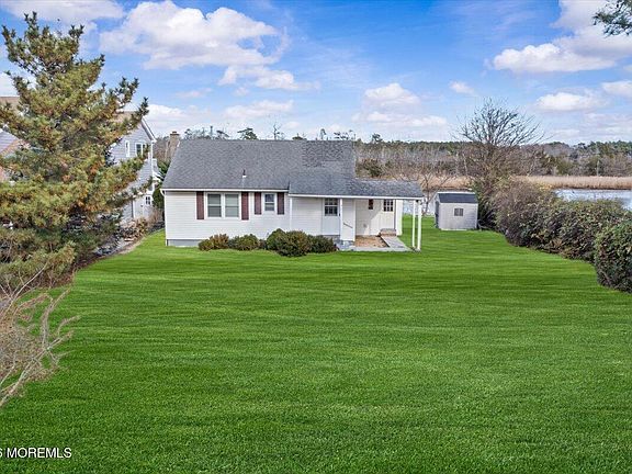 3rd image of 36 Kettle Creek Drive