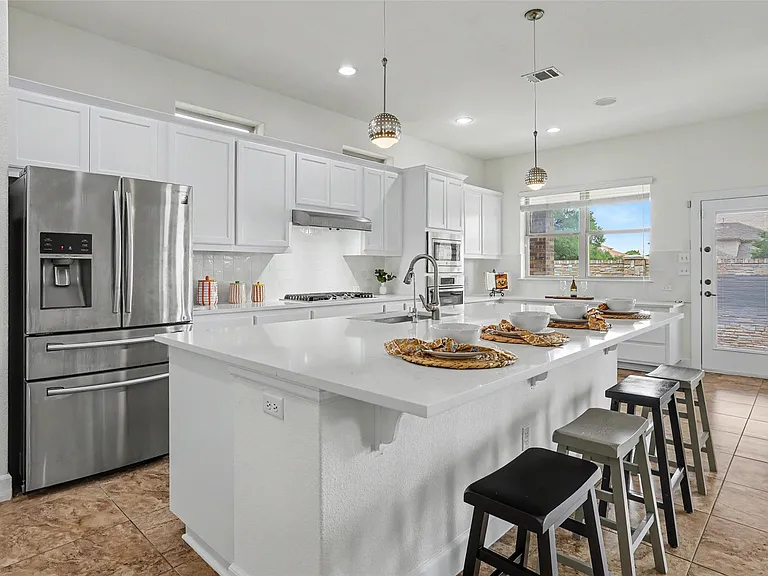 213 Southern Cross Dr — Photo 2