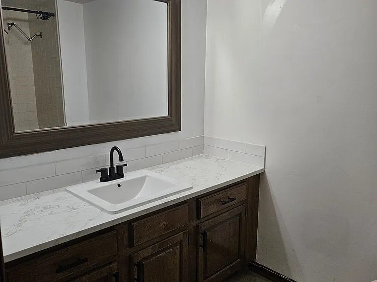 1500 E Tanglewood Rd — Photo 15