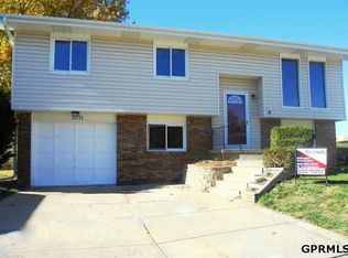 13715 V Cir, Omaha, NE 68137