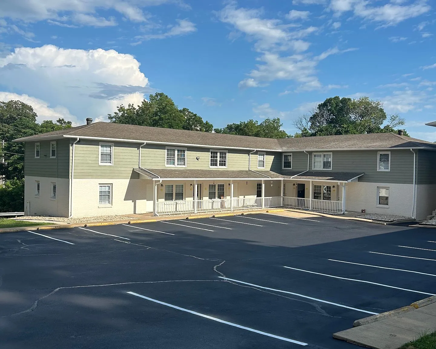 Riverview Apartments — Photo 1