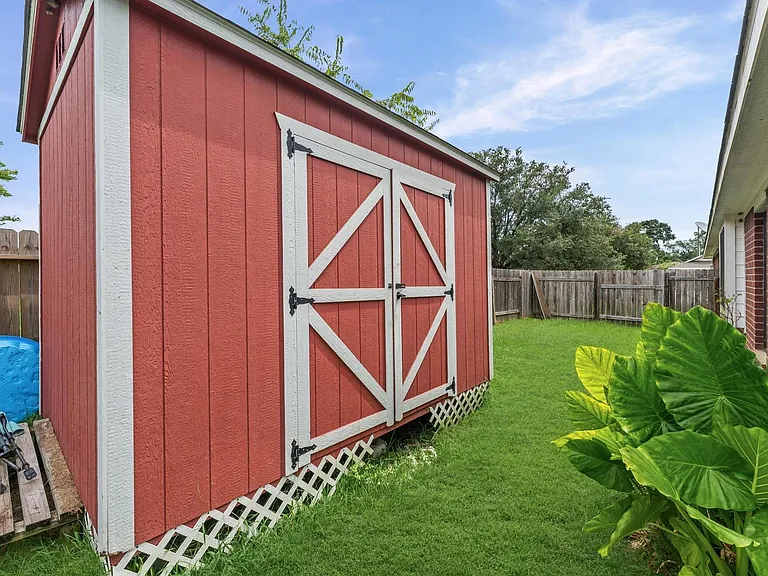 1875 Redwood Ln — Photo 24