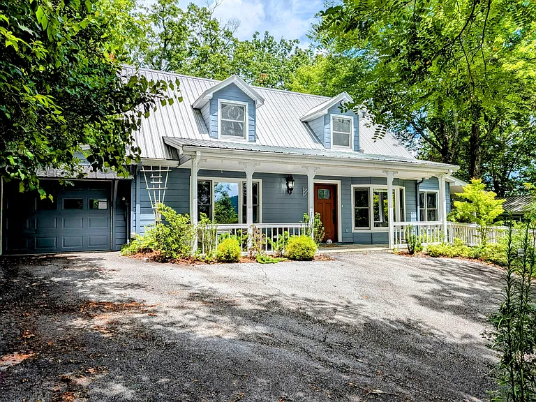 524 Stornoway Dr — Photo 3