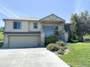 208 Hunter Dr, Manhattan, KS 66503