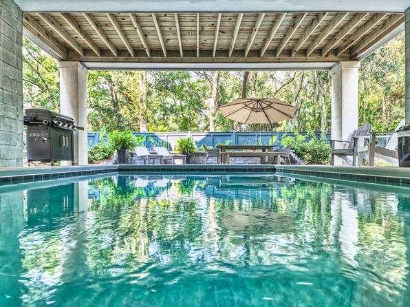 127 Sandcastle Ct