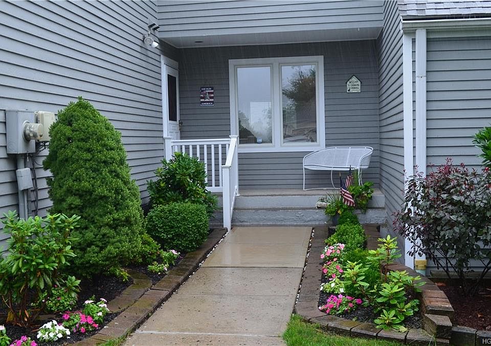 1st image of 109 Fairway Dr #U109