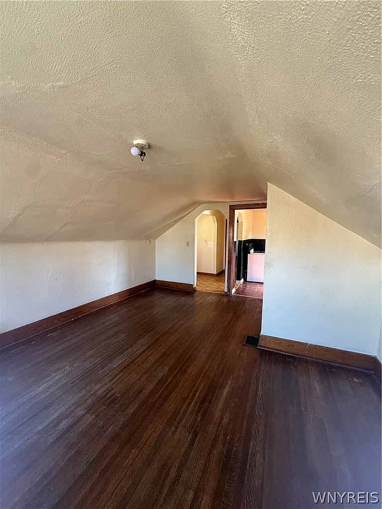 2 bed, 1.0 bath, 2510 sqft, $1,200 — Photo 2