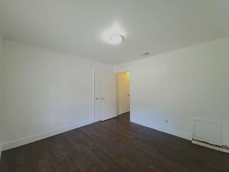 501 E Reagan St — Photo 13