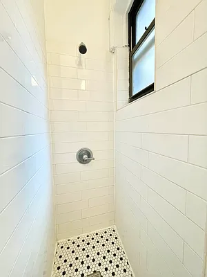 Rented by HOLTON REAL ESTATE INC. | media 16