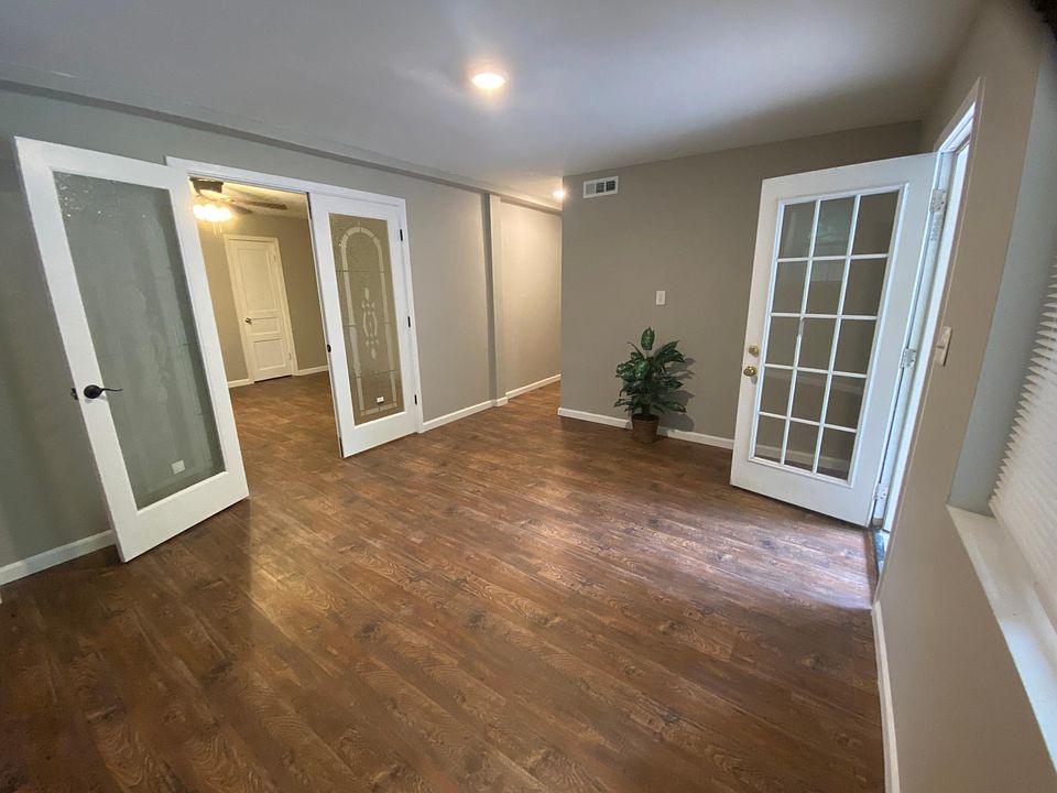 Sun drenched office/bonus room