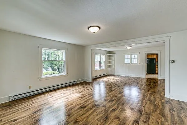 2801 James St — Photo 2