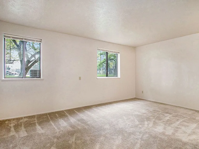 Normandy Village Apartments — Photo 30
