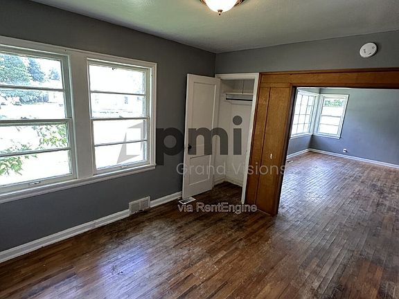 2nd image of 600 E Jefferson Ave