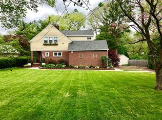 2 Chestnut Dr, Woodstown, NJ 08098