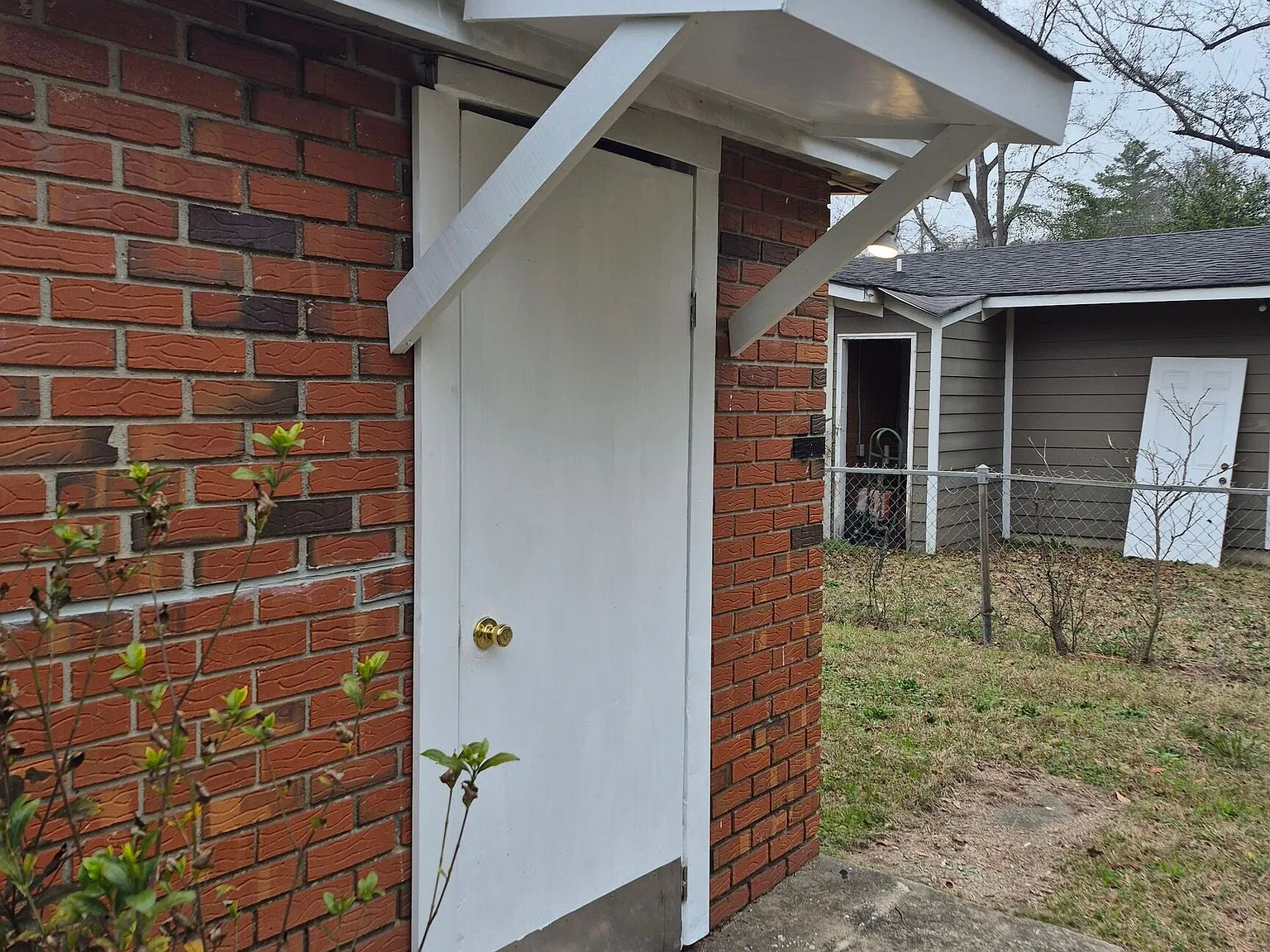 3 bed, $1,100 — Photo 3