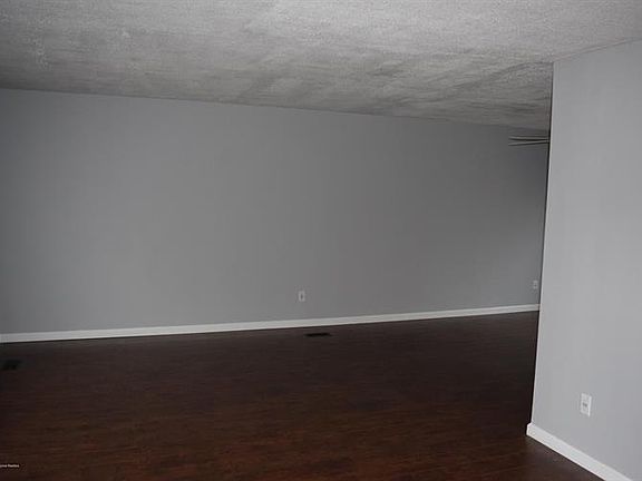 3rd image of 952 Brightwood Dr