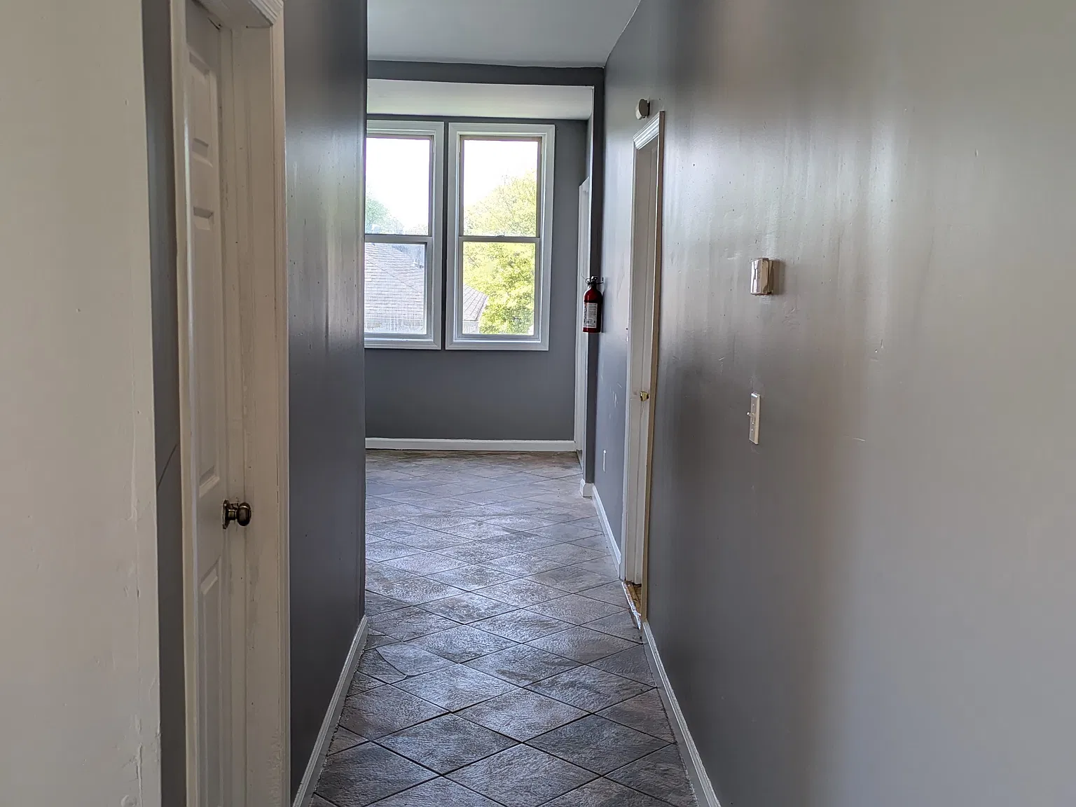 3 bed, 950 sqft, $2,250 — Photo 3