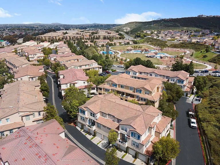 1633 Paseo Aurora — Photo 48