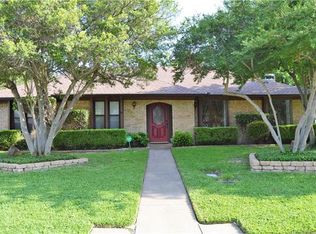 2305 Meadow Lake Dr, Grand Prairie, TX 75050