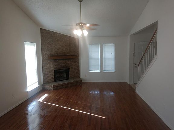 2nd image of 1302 Lloyd Dr