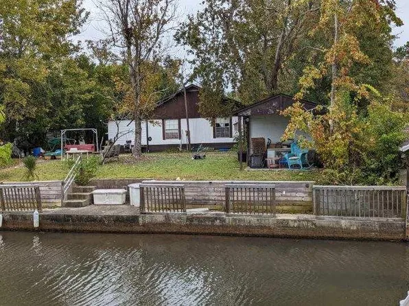 115 Canal St, Bonneau, SC 29431