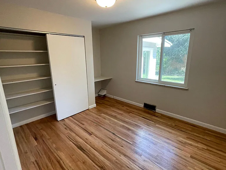 2920 S Madison St — Photo 14