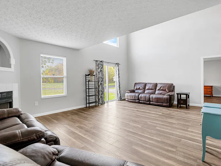 920 Sara Ct #920 — Photo 15