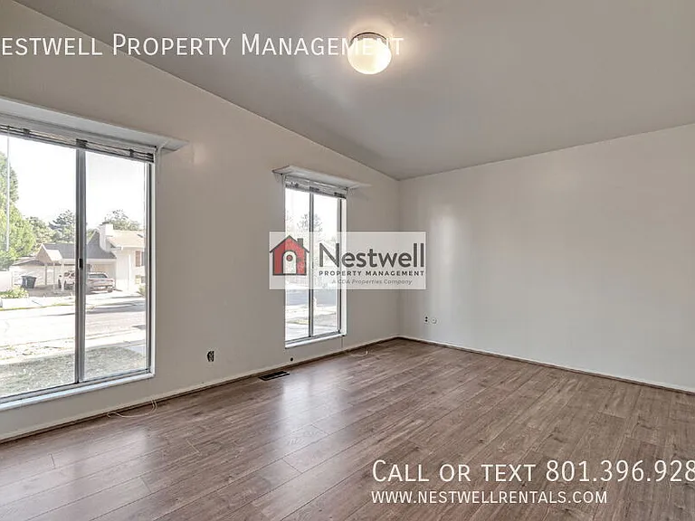 1439 E Colony Dr — Photo 12