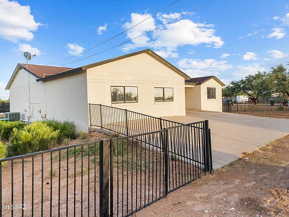 3rd image of 6241 W Santa Paula St