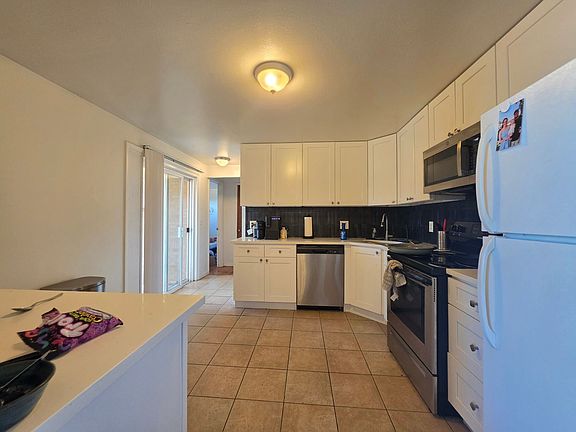 5th image of 3725 Moorhead Ave