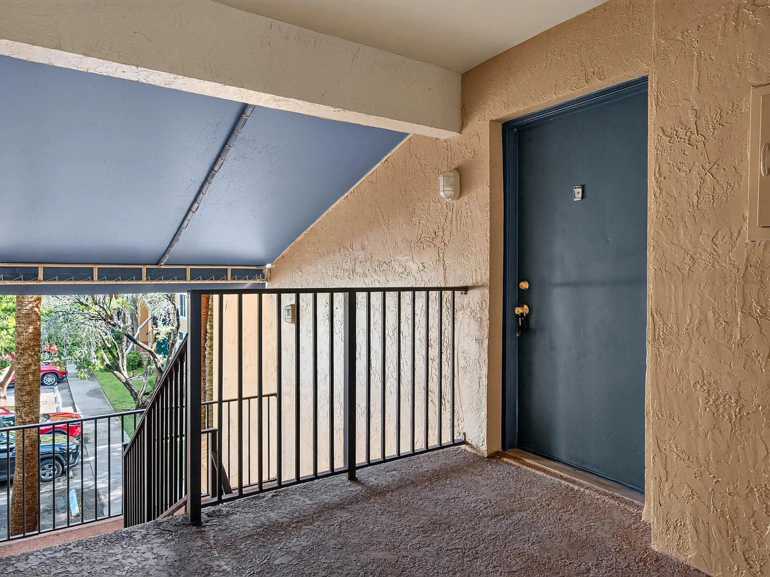 1 bed, 1.0 bath, 734 sqft, $1,795 — Photo 2