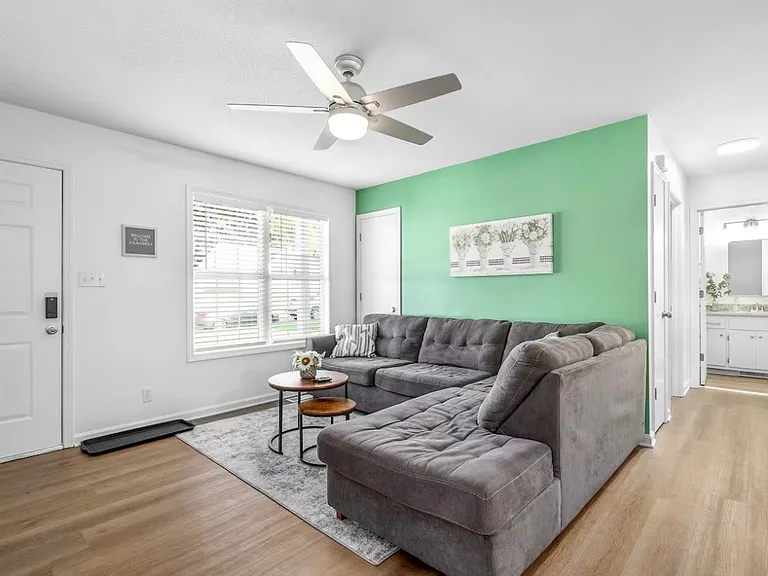 713 Princeton Cir — Photo 11