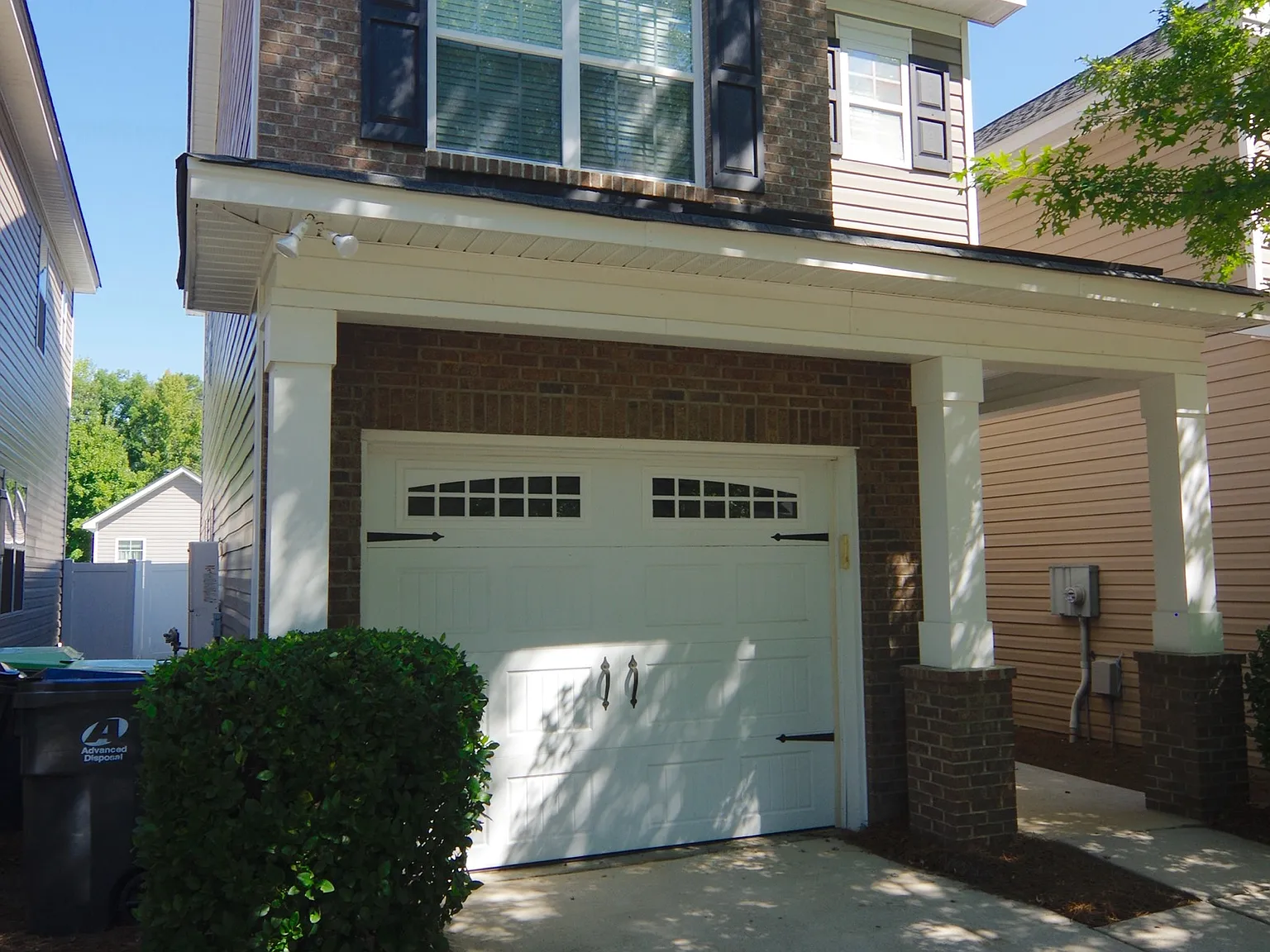 3 bed, 2.5 bath, 1268 sqft, $1,900 — Photo 1