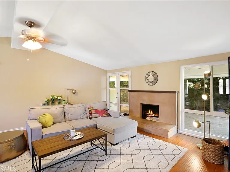 526 N Emerald Dr — Photo 27