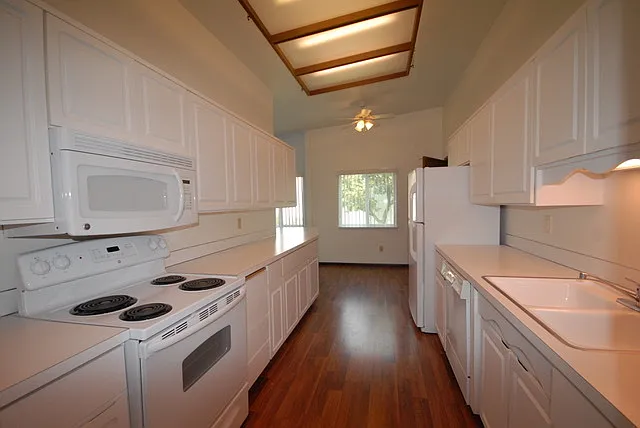 2003 Meadows Dr N — Photo 3