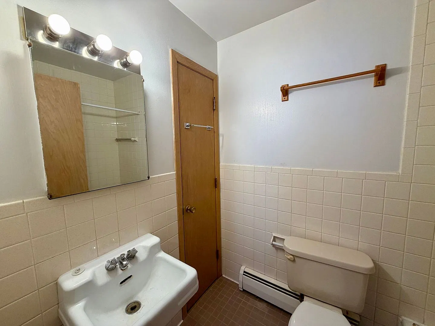 1100 Sunset Blvd — Photo 4