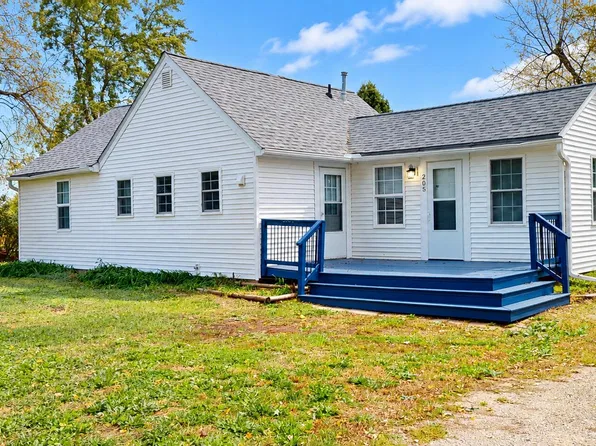 205 9th Ave NW, State Center, IA 50247