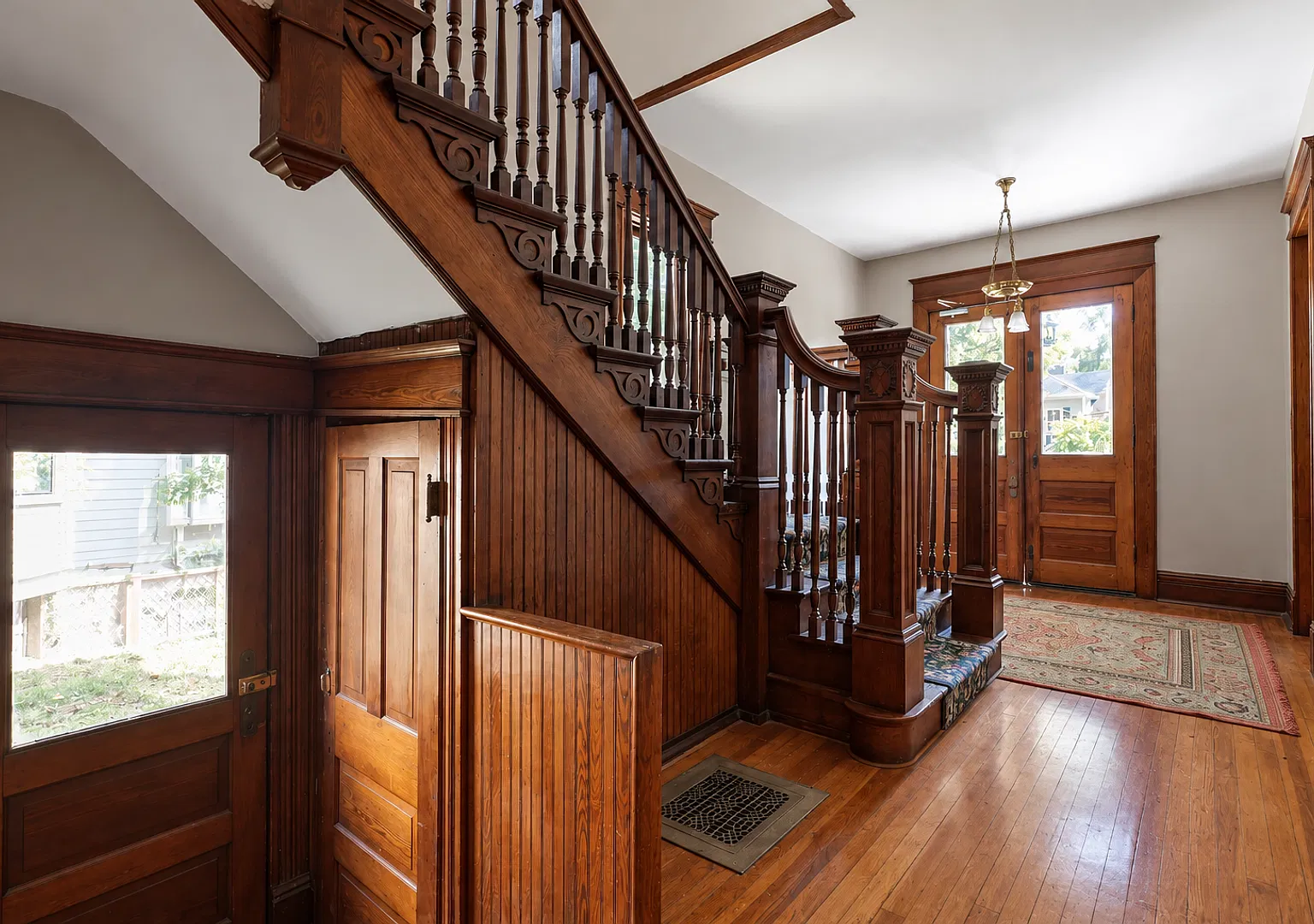 2063 Sherwood Ave — Photo 2