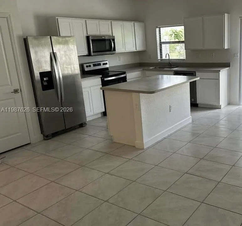 803 SW 11th Way